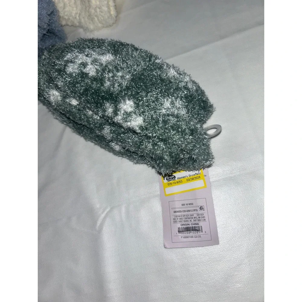 Auden Womens Cozy Crew Socks Green Snowflake Fuzzy Super Soft Shoe Size 4-10 NWT